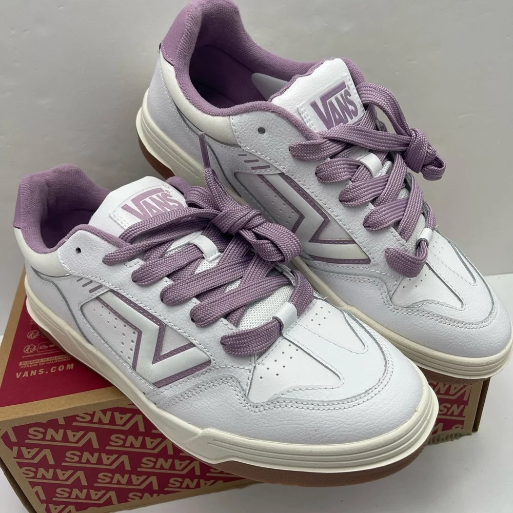 Vans Men’s Upland
Vintage Leather Purple
VN000D1HPRP White and Lavender Sneakers - Picture 6 of 16